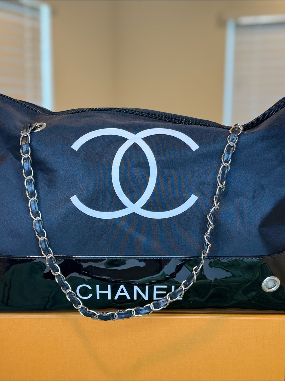 𝑵𝒆𝒘 CHANEL VIP Black Nylon Tote with faux-Patent Trim and Chain Straps - Picture 5 of 14